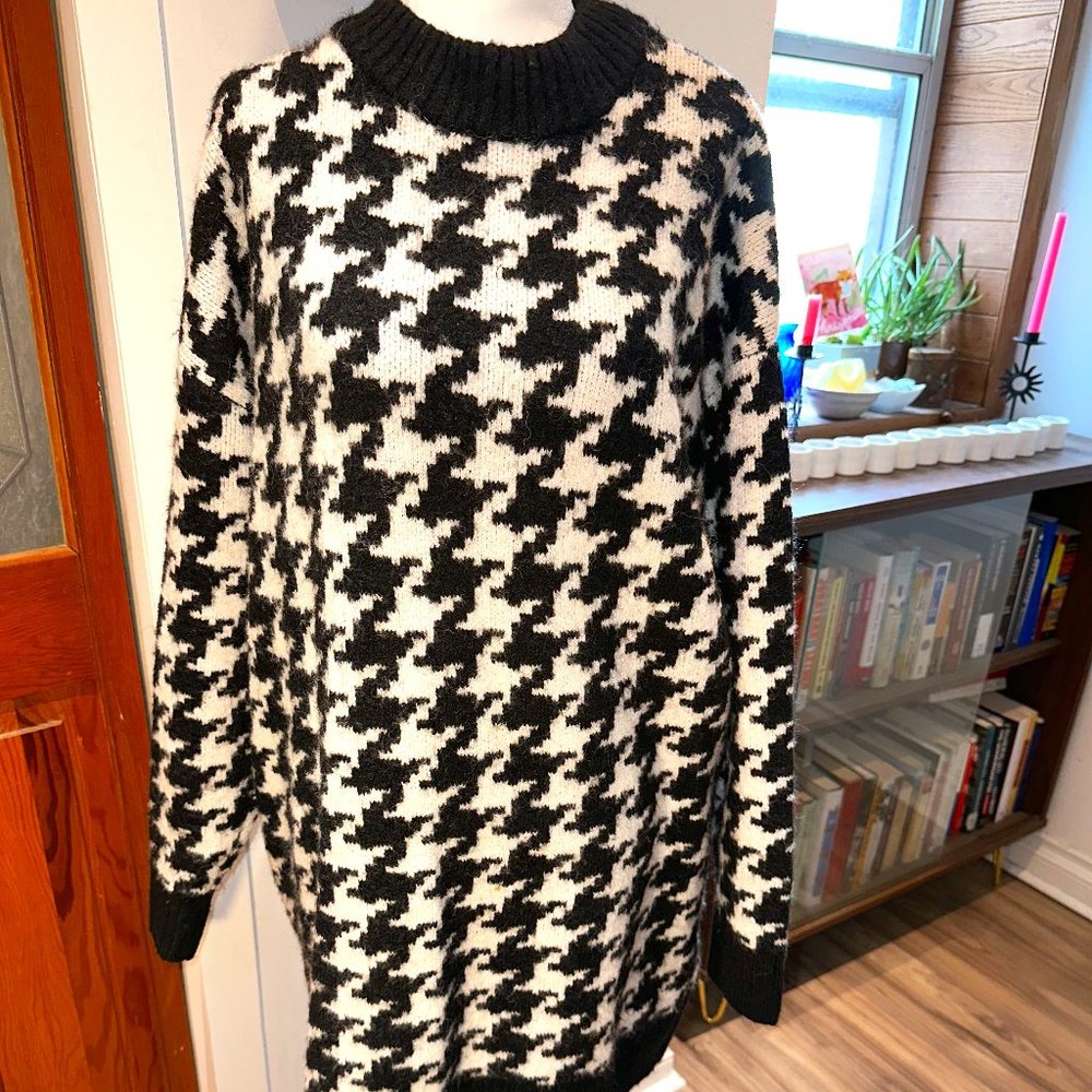 H&M  - Sweater Dress - Black and White Houndstooth